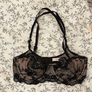 Victoria’s Secret 32D bra